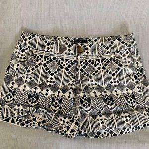 American Eagle / 2 / Geometric Shorts